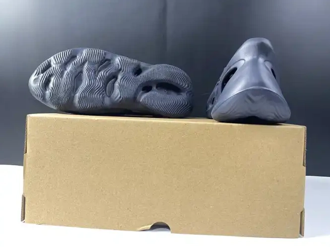hype RNNR Adidas Mineral Blue GV7903 Yeezy Foam 0515